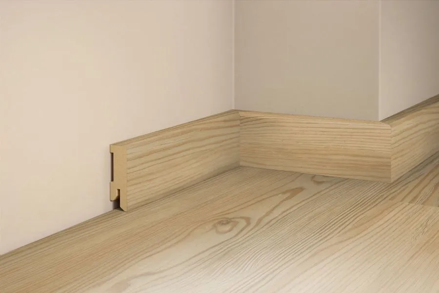 16x50 mm Sockelleiste "L&auml;rche Dakota"