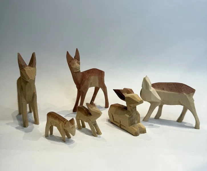 \\SW-AG\AllgeierSchoedel\Bilder Onlineshop\Basteln_Reinsdorf\Figuren geschnitzt\Rehgruppe 7 cm 6-teilig, natur geschnitzt.jpeg