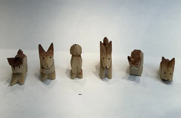 \\SW-AG\AllgeierSchoedel\Bilder Onlineshop\Basteln_Reinsdorf\Figuren geschnitzt\Hasengruppe 2,5 cm 6-teilig, gebeizt geschnitzt.jpeg