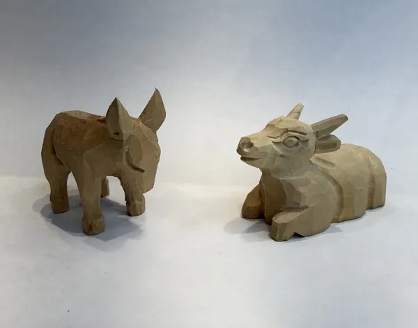 \\SW-AG\AllgeierSchoedel\Bilder Onlineshop\Basteln_Reinsdorf\Figuren geschnitzt\Ochs+Esel 9 cm natur, geschnitzt.jpeg