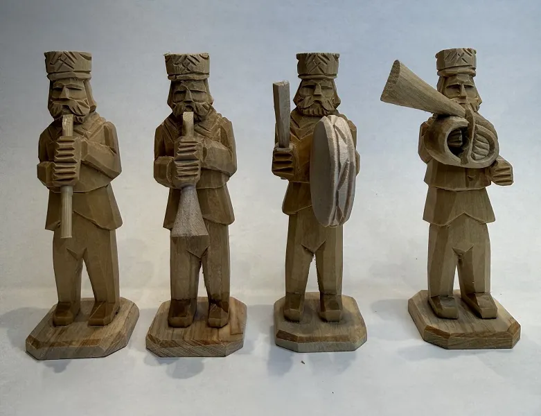 \\SW-AG\AllgeierSchoedel\Bilder Onlineshop\Basteln_Reinsdorf\Figuren geschnitzt\Bermannskapelle Set 8 cm natur, geschnitzt.jpeg