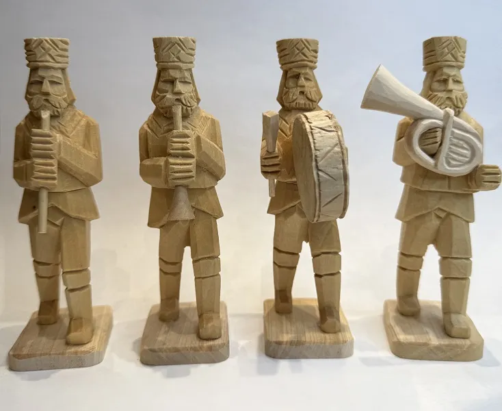 \\SW-AG\AllgeierSchoedel\Bilder Onlineshop\Basteln_Reinsdorf\Figuren geschnitzt\Bermannkapelle Set 12 cm natur, geschnitzt.jpeg