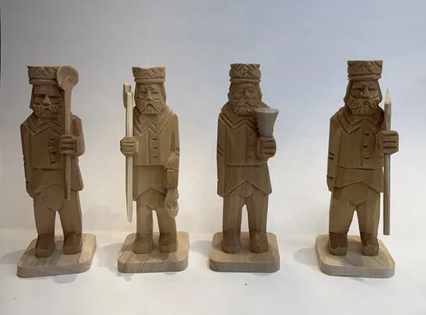 \\SW-AG\AllgeierSchoedel\Bilder Onlineshop\Basteln_Reinsdorf\Figuren geschnitzt\Bergm&auml;nner Set 8 cm natur, geschnitzt.jpeg