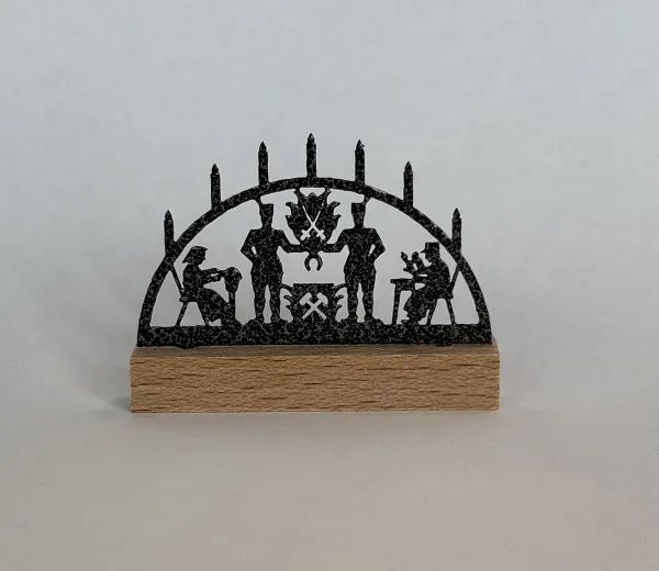 \\SW-AG\AllgeierSchoedel\Bilder Onlineshop\Basteln_Reinsdorf\Mini Schwibbogen\2_Schwibbogen Bergmann klein, Metall auf Holzsockel.jpeg